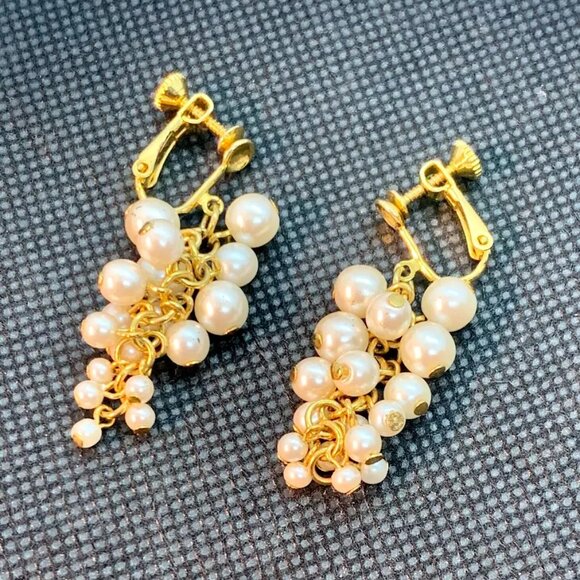 Vintage Faux Pearl/Gold Tone Grape Cluster Dangle Clip-on Screw Back Earrings - Picture 4 of 6